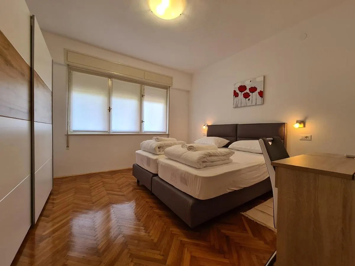 Apartment Jadran 2151 Pula 0*,  Croatia