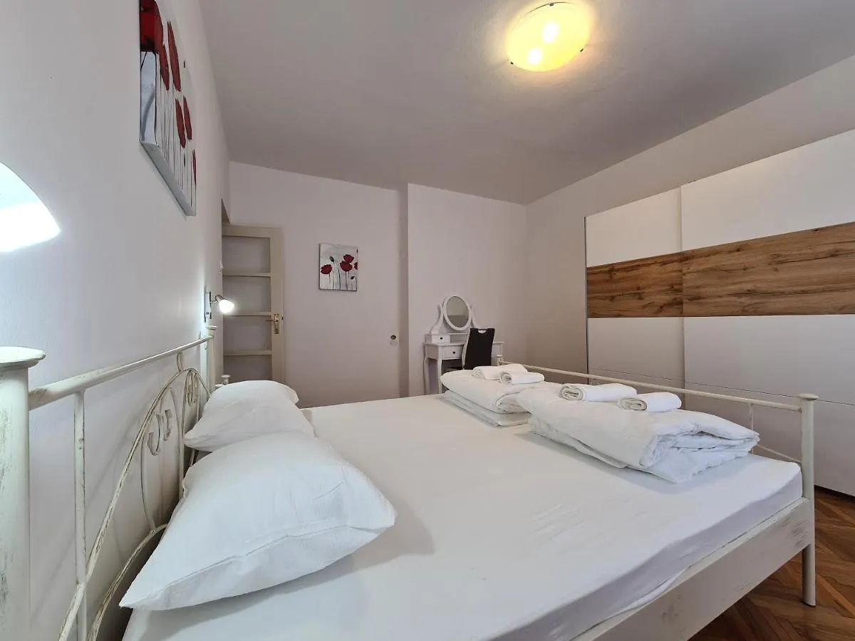 Apartment Jadran 2151 Pula 0*,  Croatia
